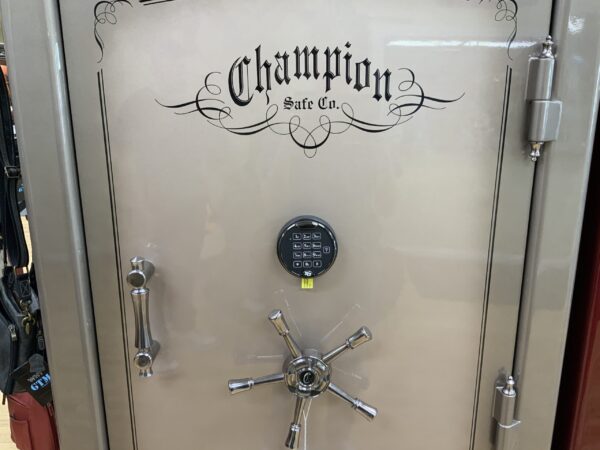 Champion Triumph 40 gun safe - Image 3